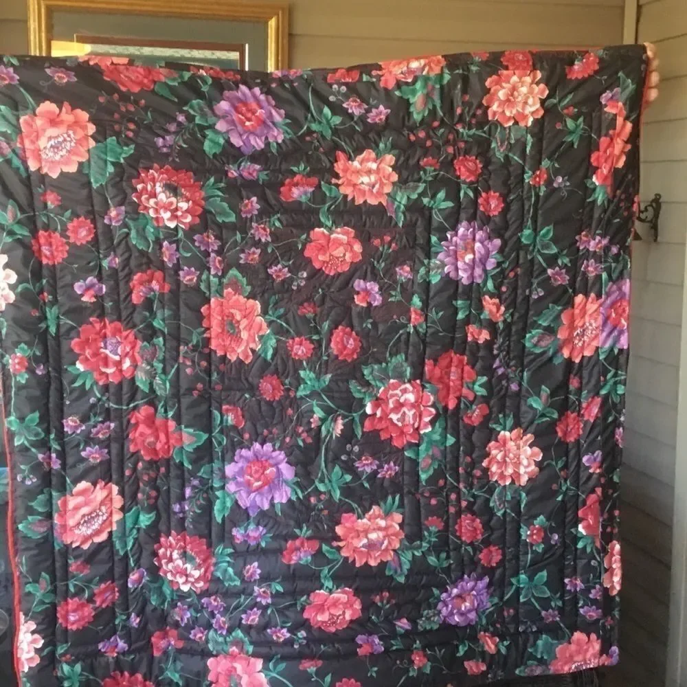 NWT Hand Crafted Tulip Time Quilt